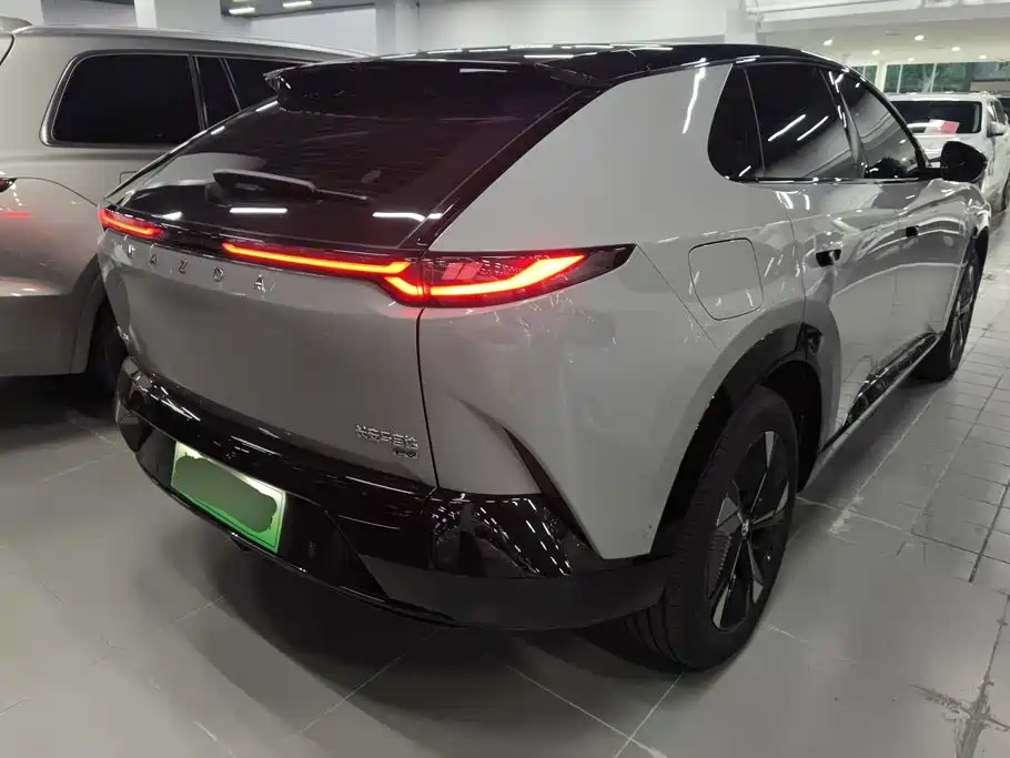 Mazda EZ-60 — миниатюра 3