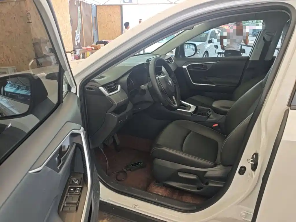Toyota RAV4 — миниатюра 16