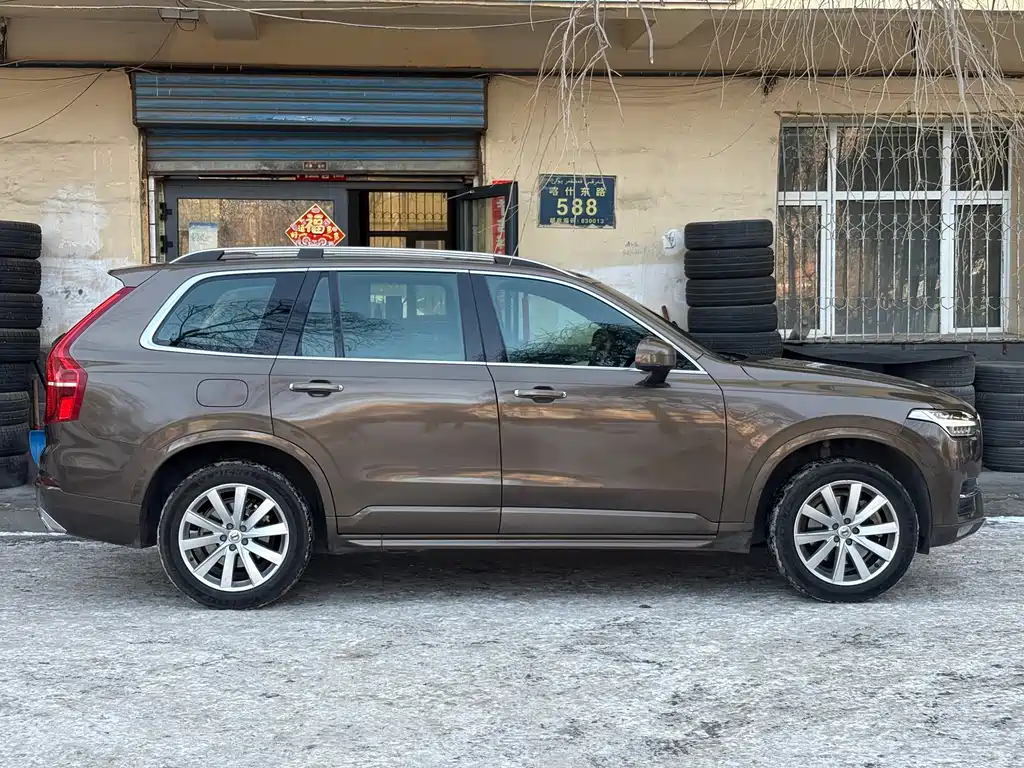 VOLVO XC90