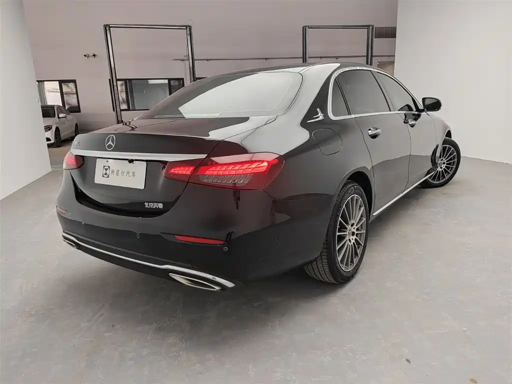 Mercedes-Benz E-Class — миниатюра 7