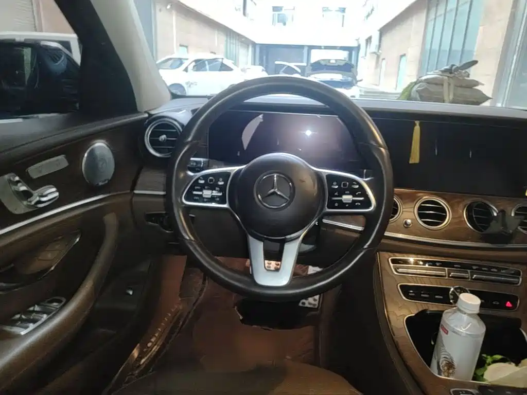 Mercedes-Benz E-Class — миниатюра 15