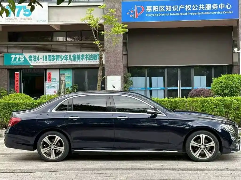 Mercedes-Benz E-Class — миниатюра 8