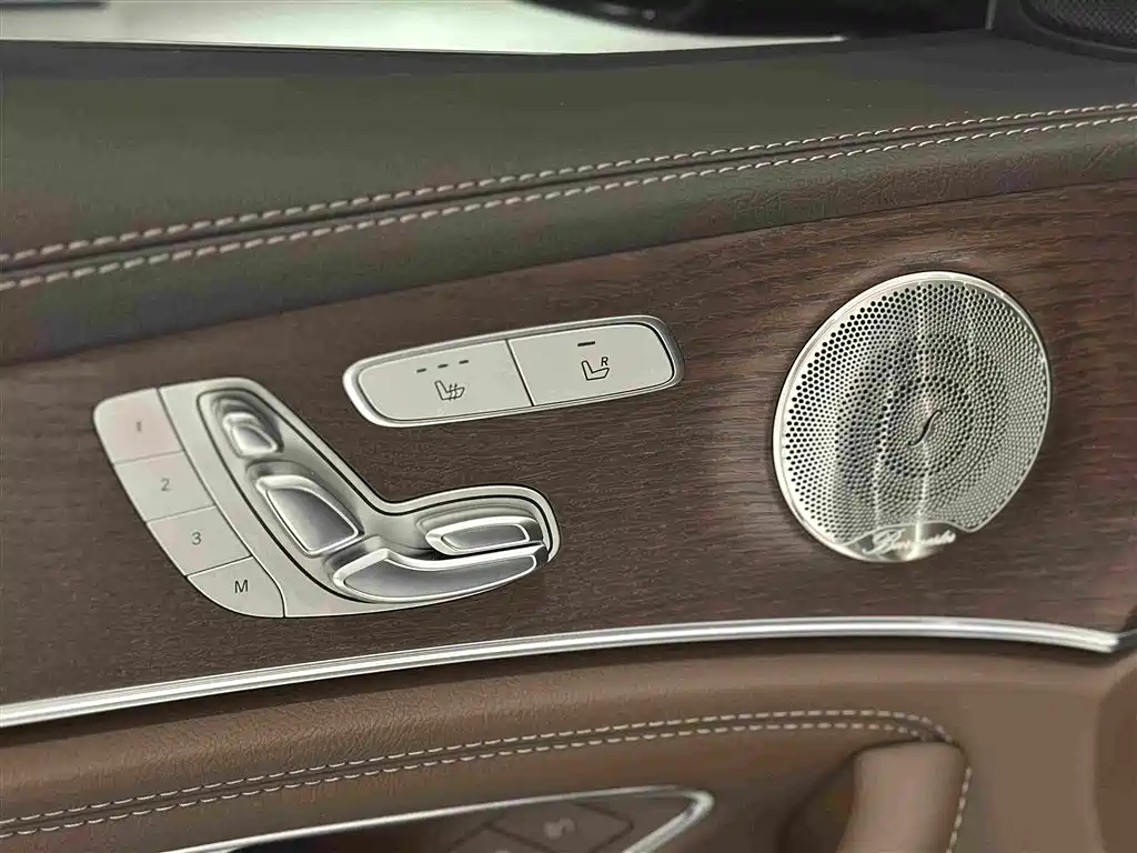 Mercedes-Benz E-Class — миниатюра 11