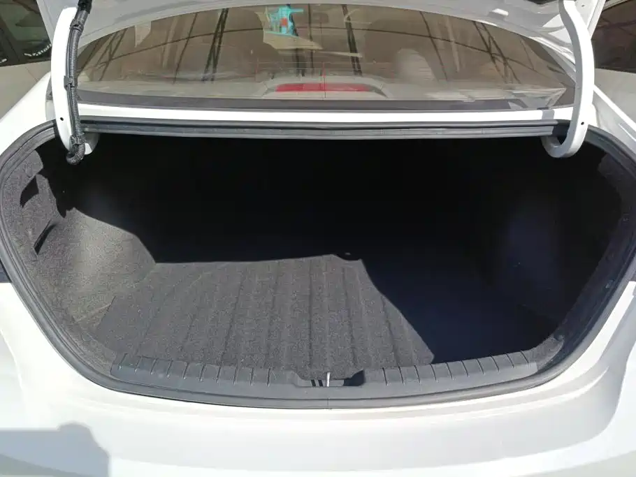 Hyundai Elantra — миниатюра 4