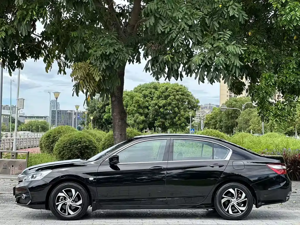 Honda Accord — миниатюра 14