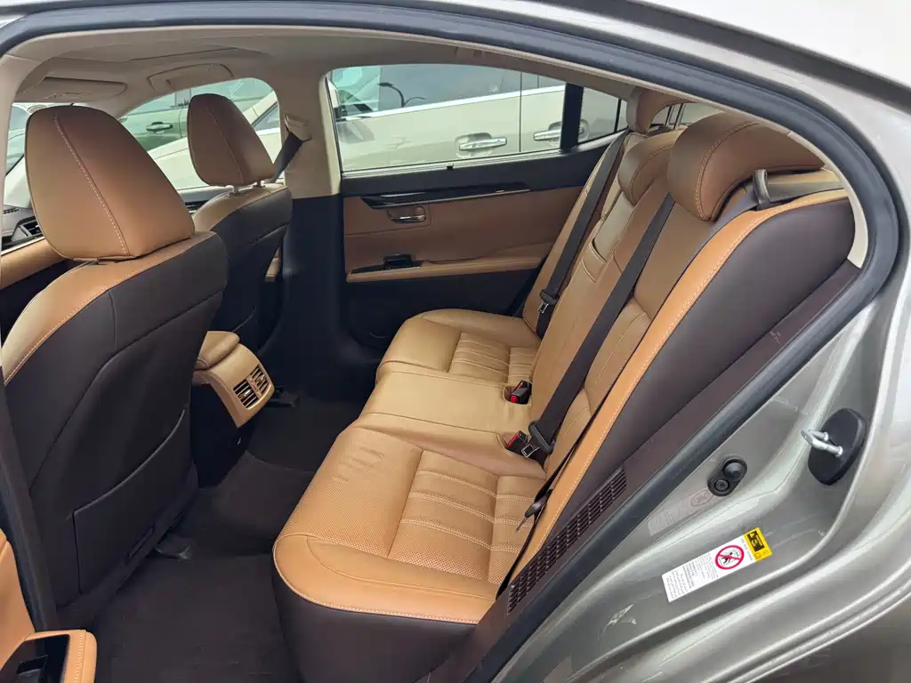 Lexus ES — миниатюра 10