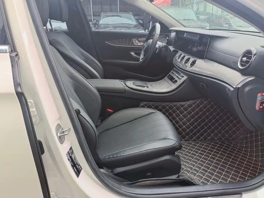 Mercedes-Benz E-Class — миниатюра 6