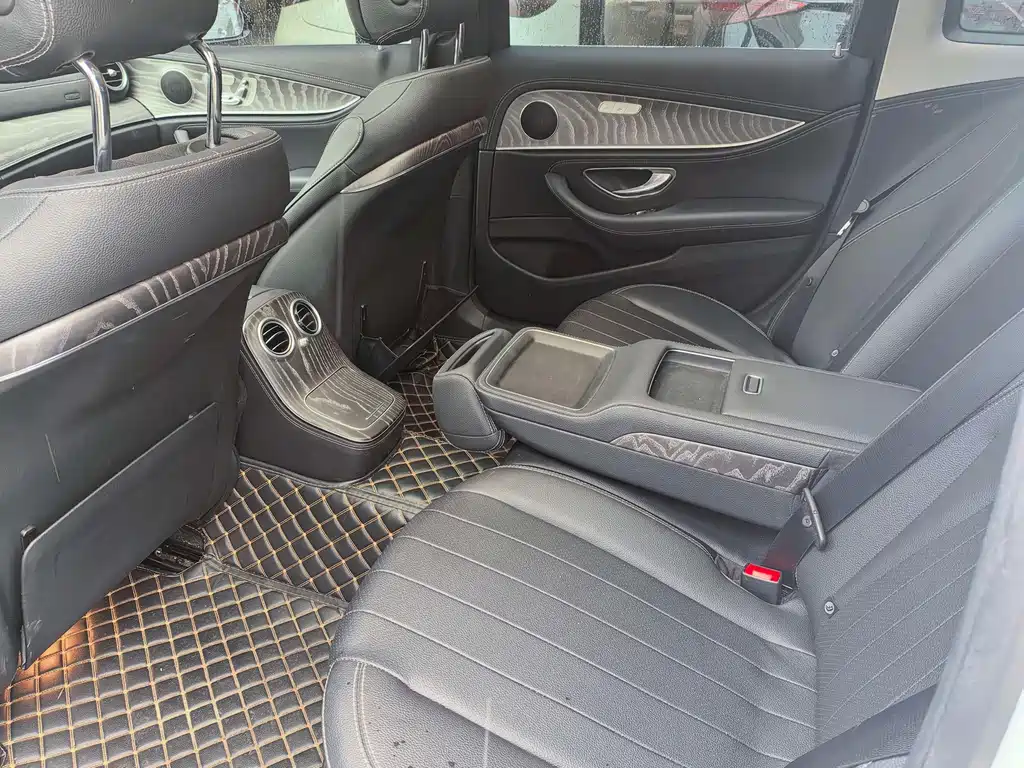 Mercedes-Benz E-Class — миниатюра 5