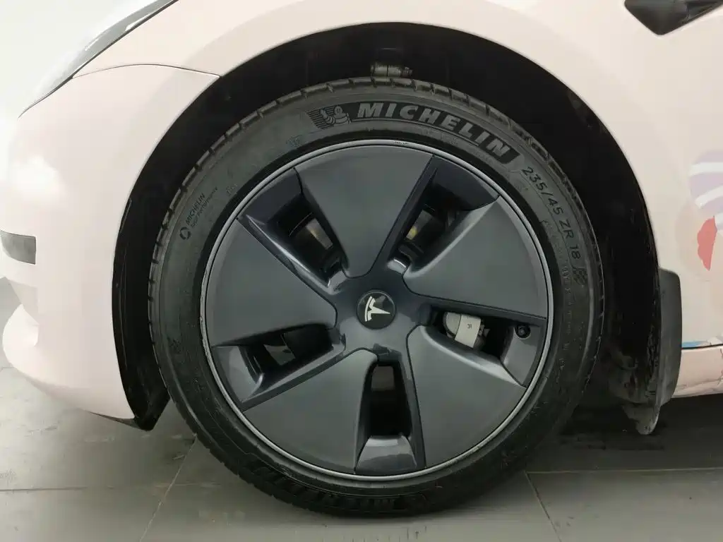 Tesla Model 3 — миниатюра 17