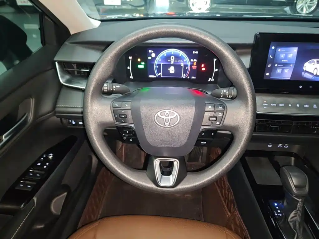 Toyota Camry — миниатюра 11