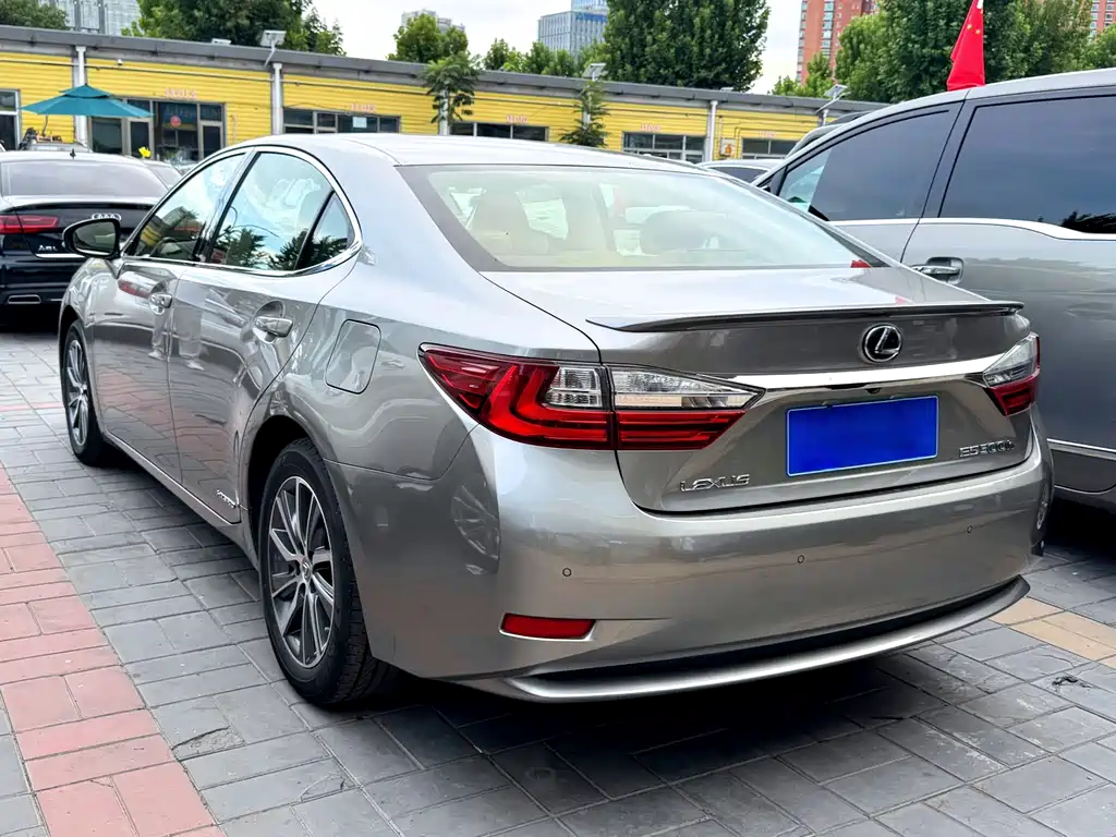 Lexus ES — миниатюра 15