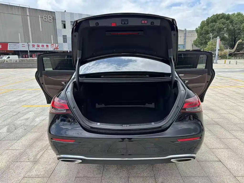 Mercedes-Benz E-Class — миниатюра 18