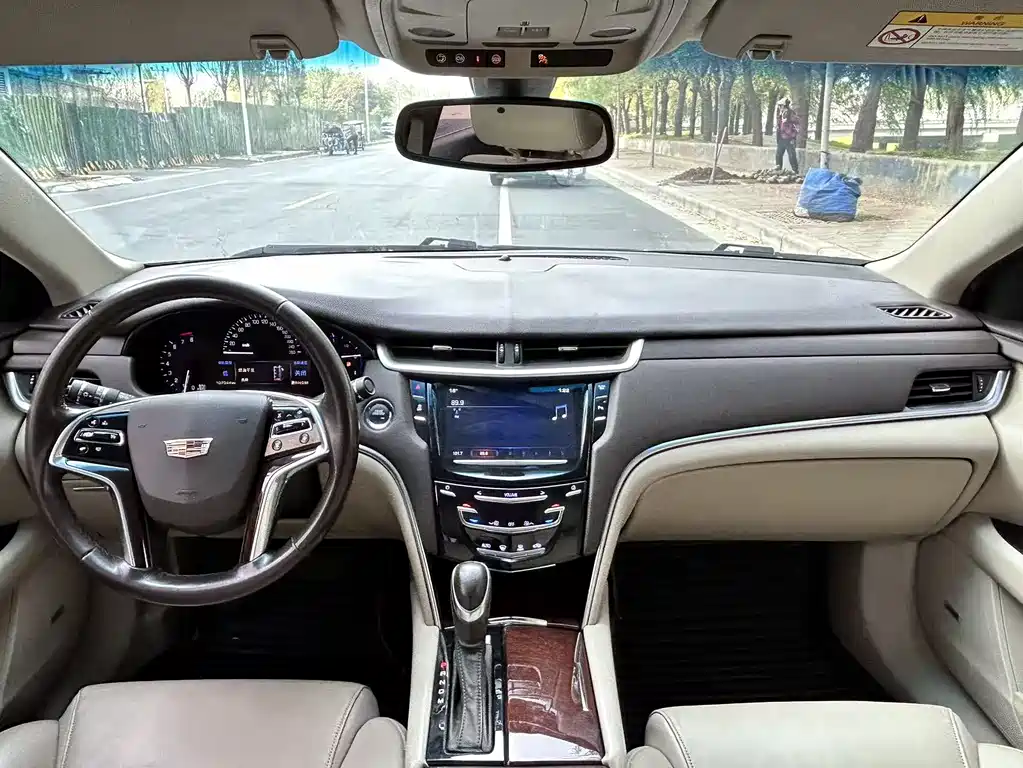 CADILLAC XTS