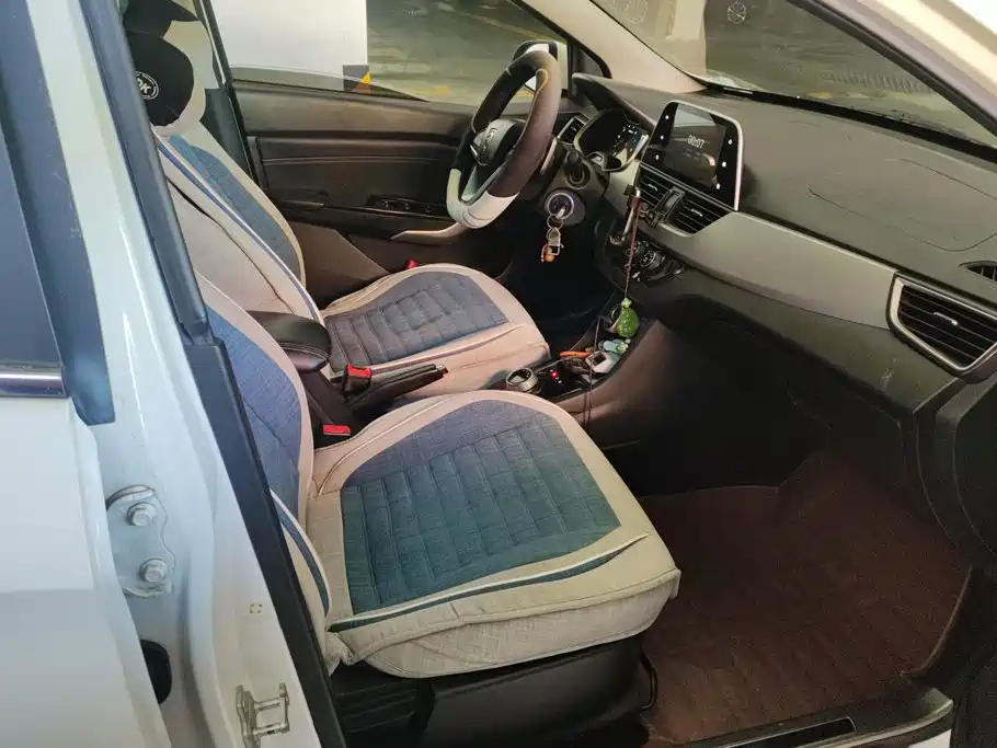 Baojun 310W — миниатюра 8