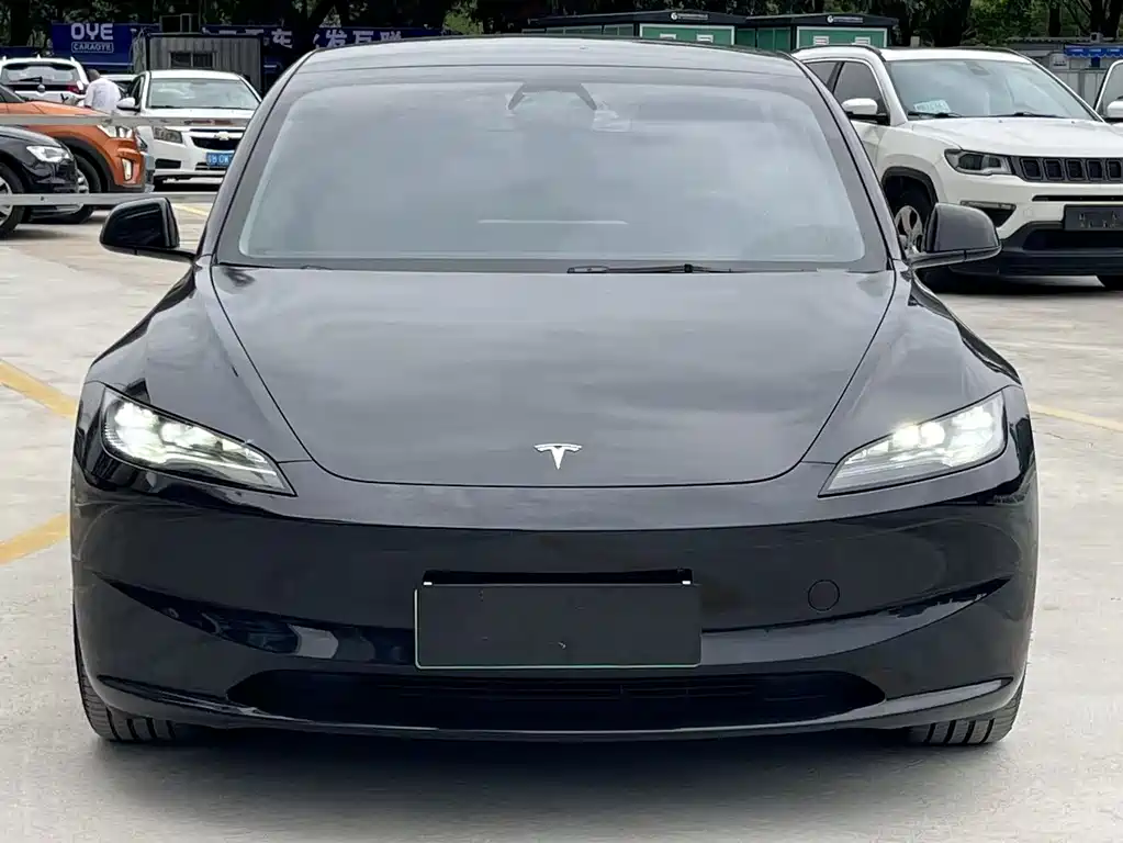 Tesla Model 3 — миниатюра 2