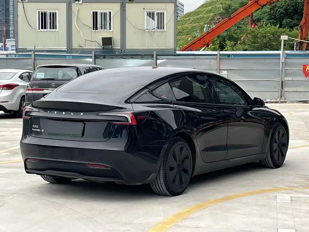 Tesla Model 3 — миниатюра 15