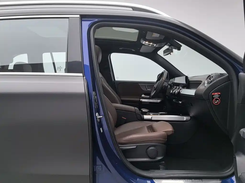 Mercedes-Benz GLB — миниатюра 23