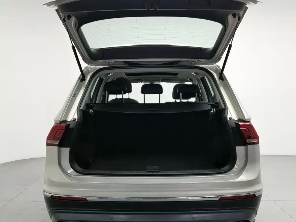 Volkswagen Tiguan L — миниатюра 16