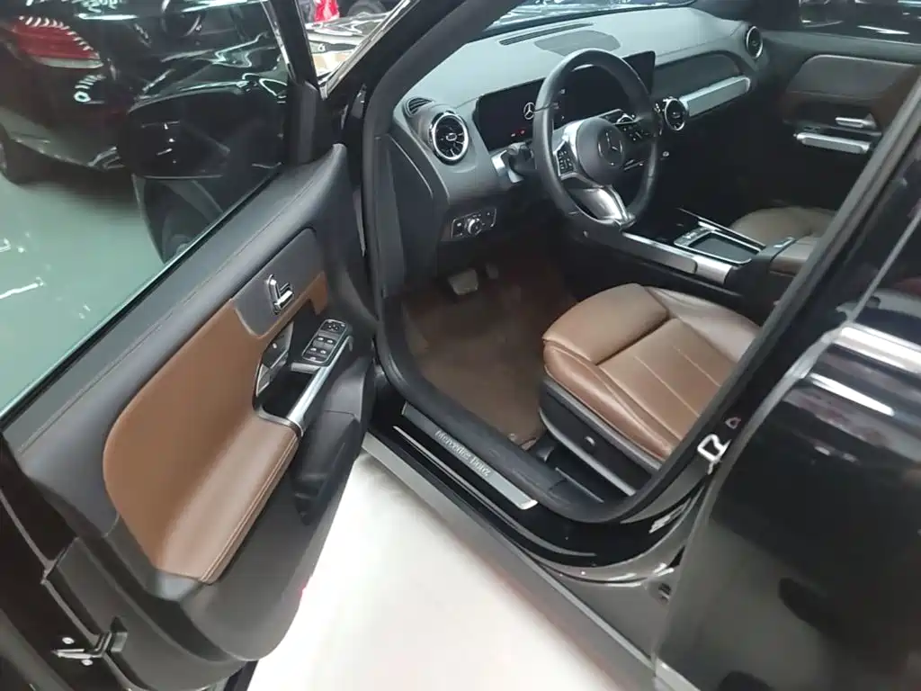 Mercedes-Benz GLB — миниатюра 16