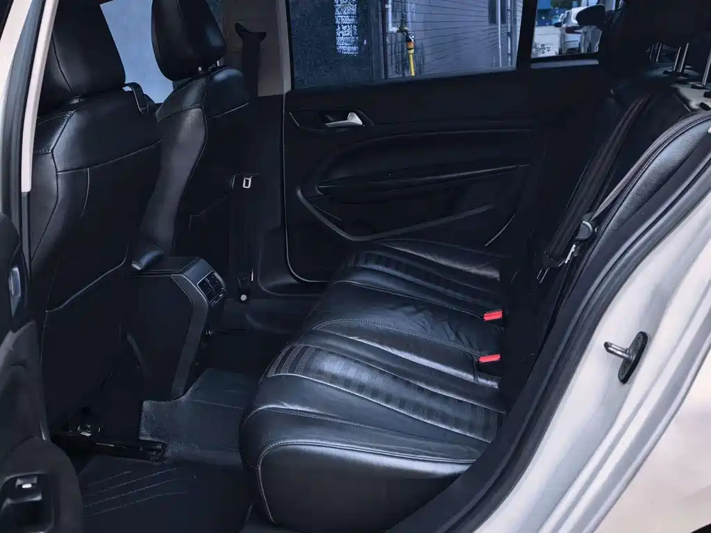 Peugeot 408 — миниатюра 8