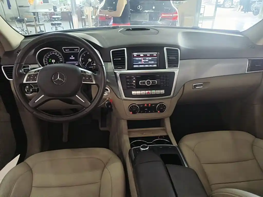 Mercedes-Benz M-Class — миниатюра 10