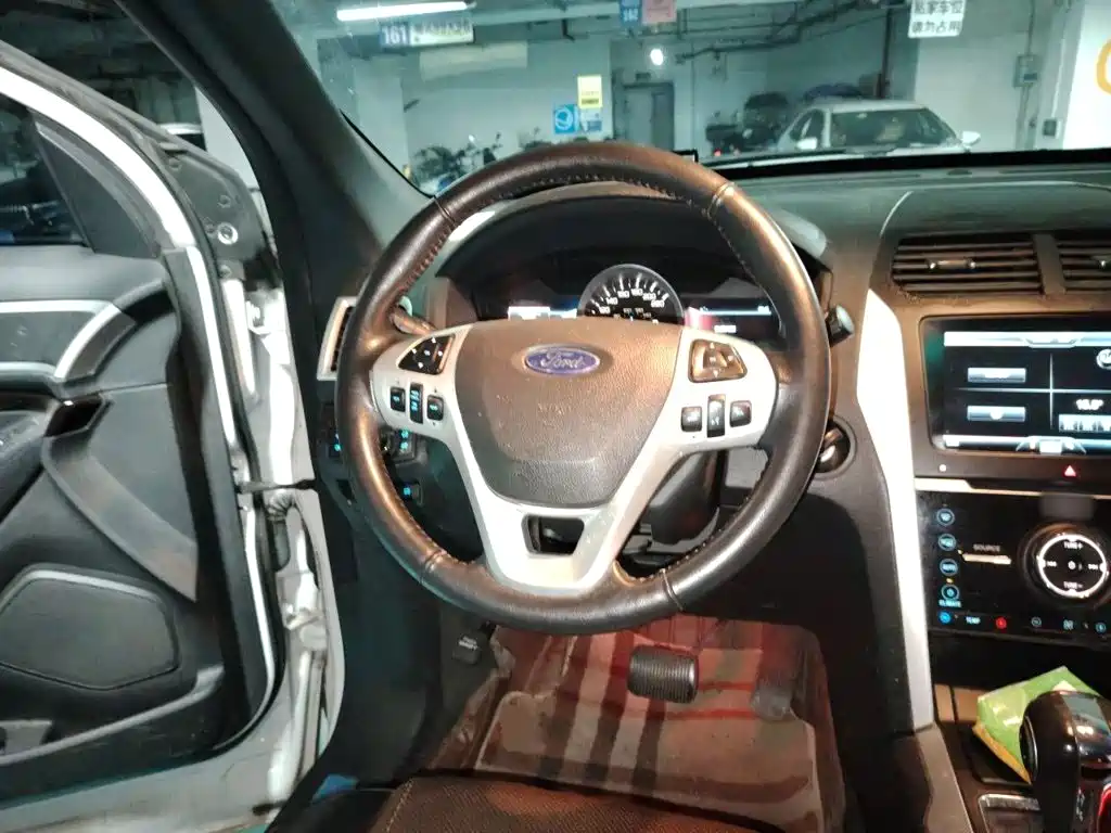 Ford Explorer (Import) — миниатюра 6