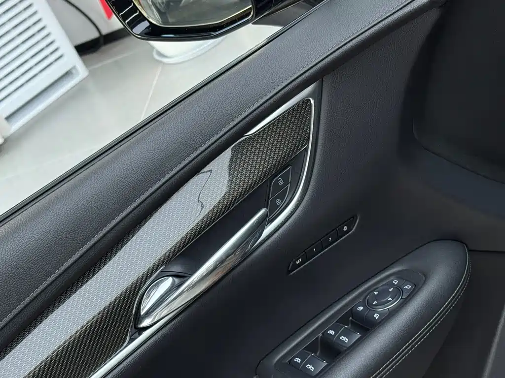 Cadillac XT5 — миниатюра 12