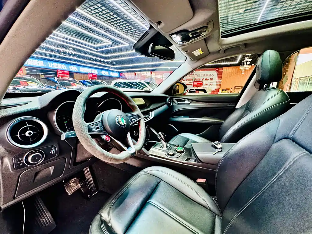 Alfa Romeo Stelvio — миниатюра 9
