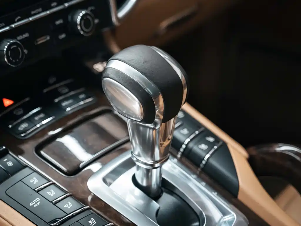 Porsche Cayenne — миниатюра 17