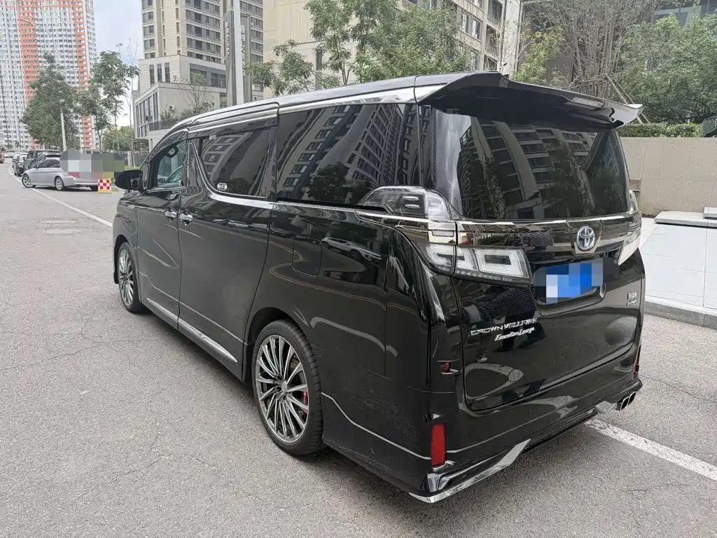Toyota Vellfire — миниатюра 8