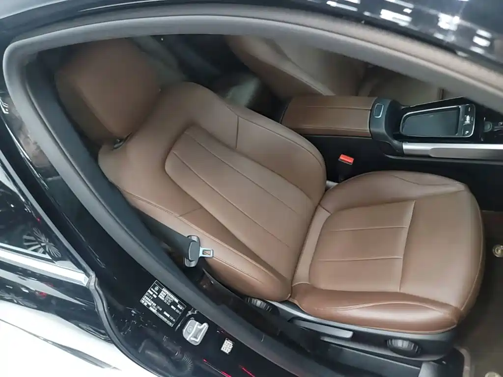 Mercedes-Benz GLB — миниатюра 25