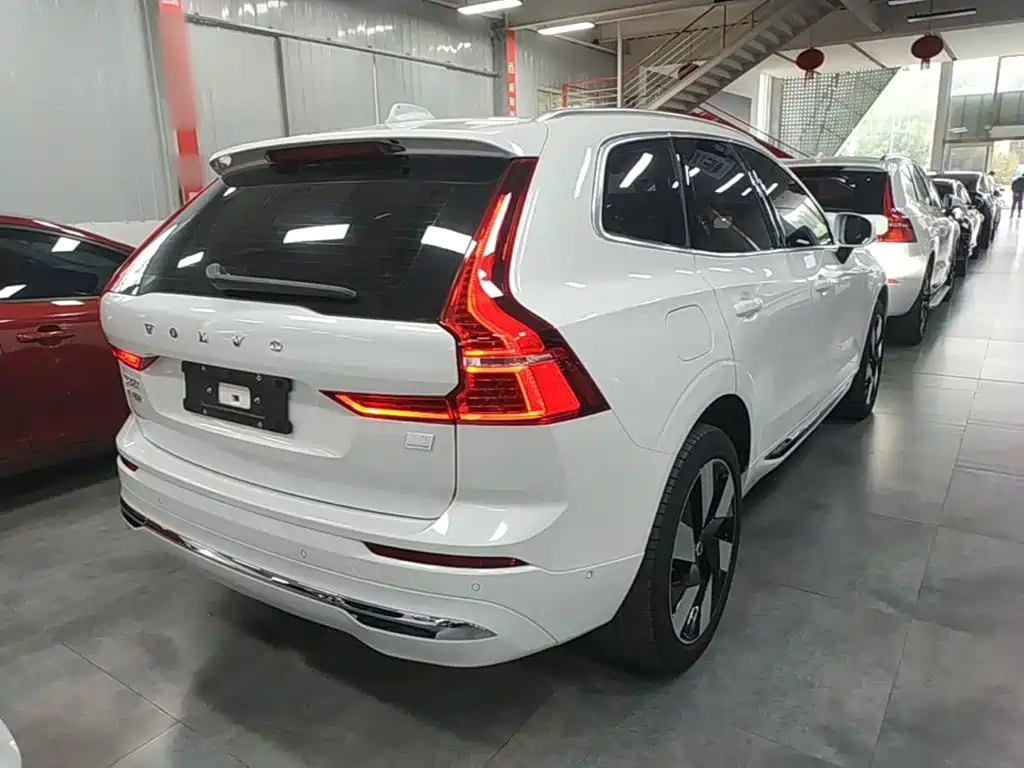 Volvo XC60 PHEV — миниатюра 7