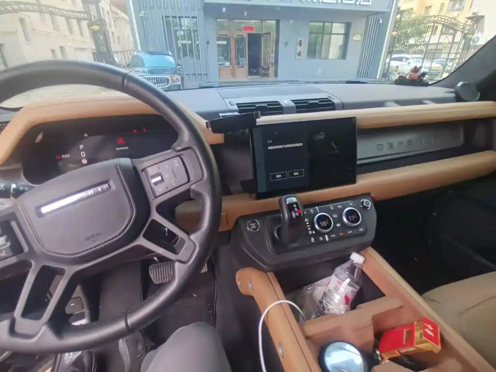 Land Rover Defender — миниатюра 4
