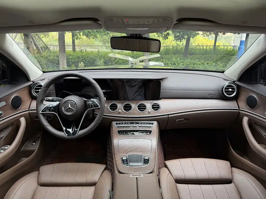 Mercedes-Benz E-Class — миниатюра 5