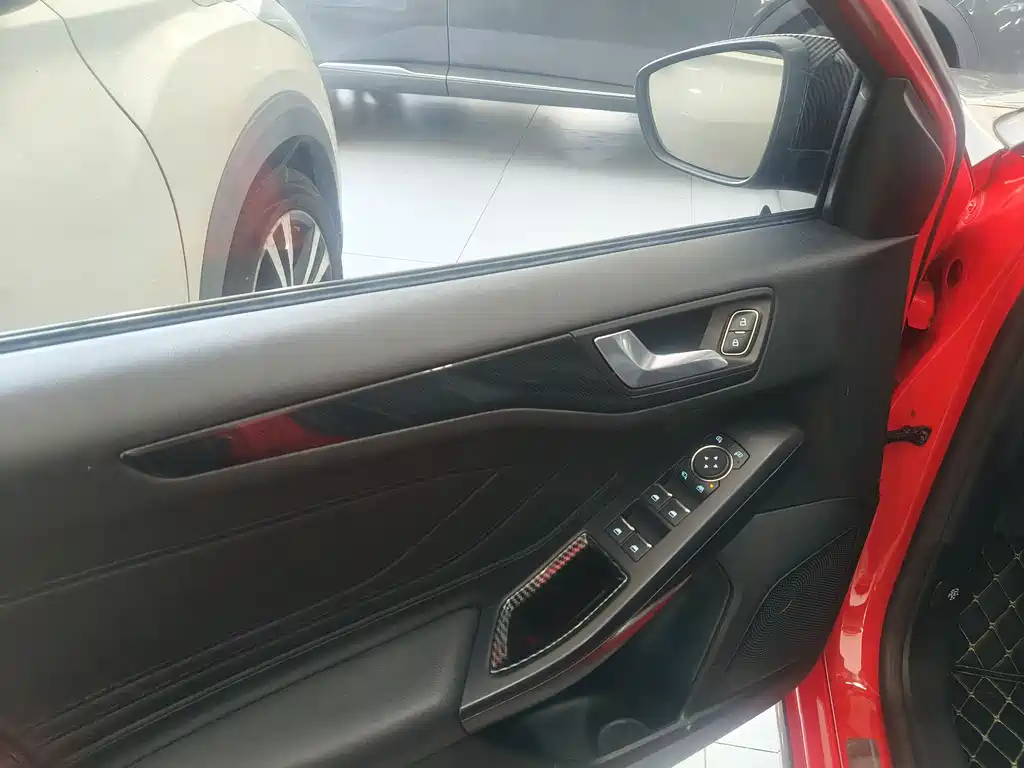 Ford Focus 2020 EcoBoost 180 AT ST Line