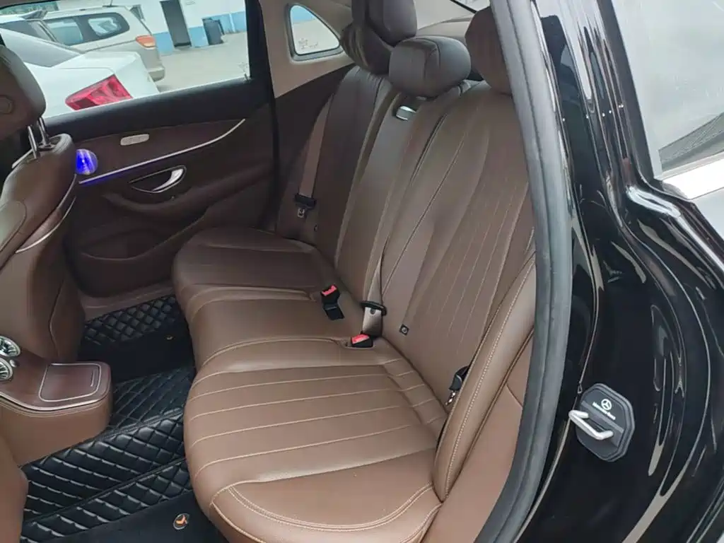 Mercedes-Benz E-Class — миниатюра 17