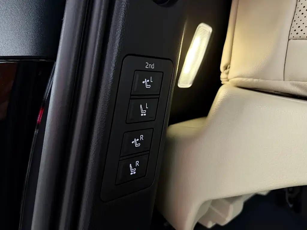 Toyota Alphard - фото 17