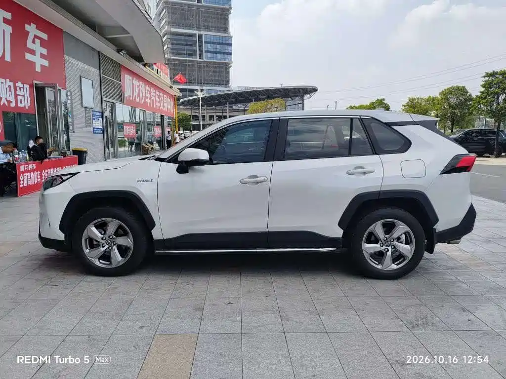 Toyota RAV4 — миниатюра 3