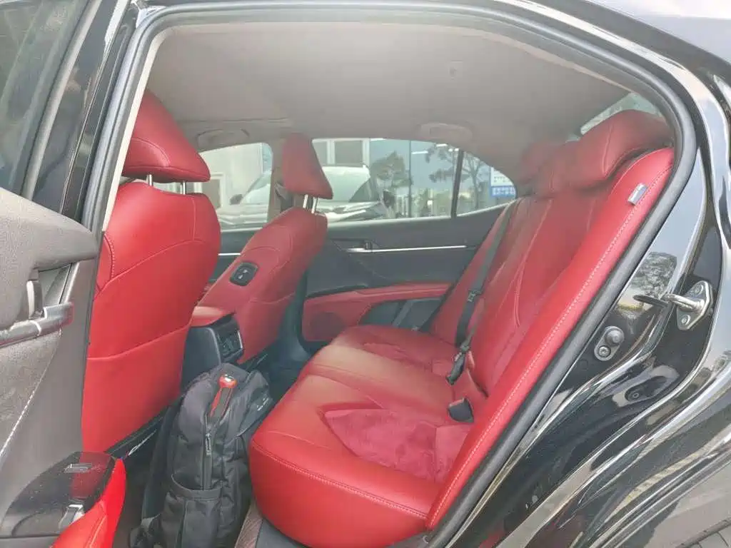 Toyota Camry — миниатюра 7