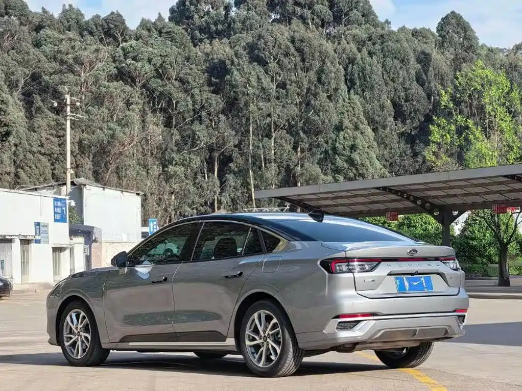 Ford Mondeo — миниатюра 8