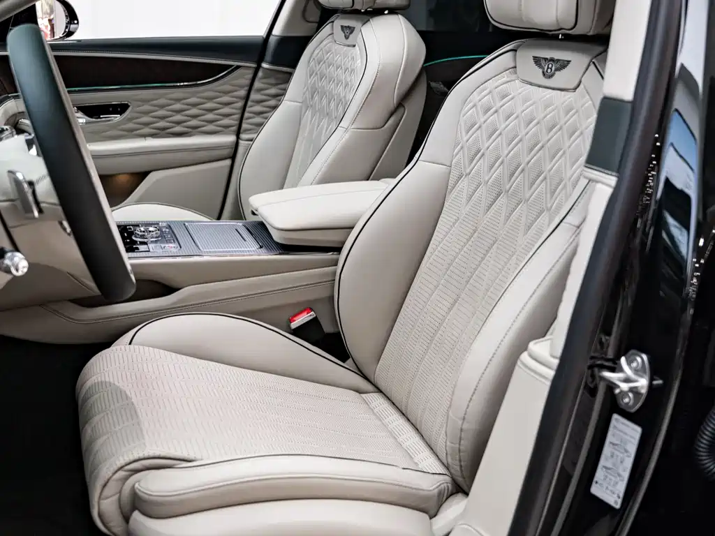 Bentley Flying Spur PHEV — миниатюра 13
