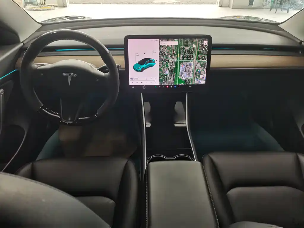 Tesla Model 3 — миниатюра 7