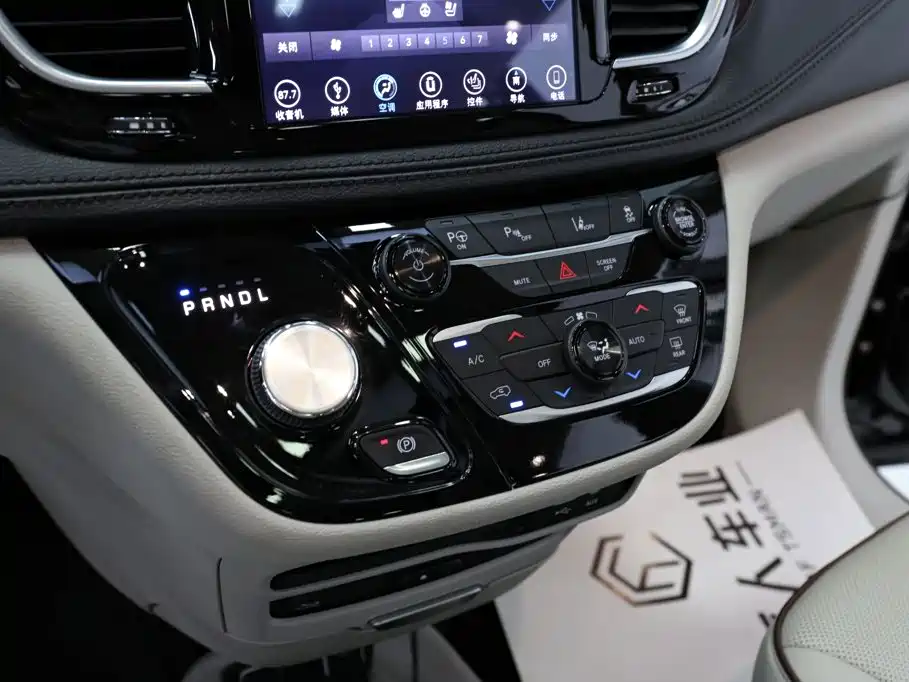 Chrysler Grand Voyager (Import) — миниатюра 13