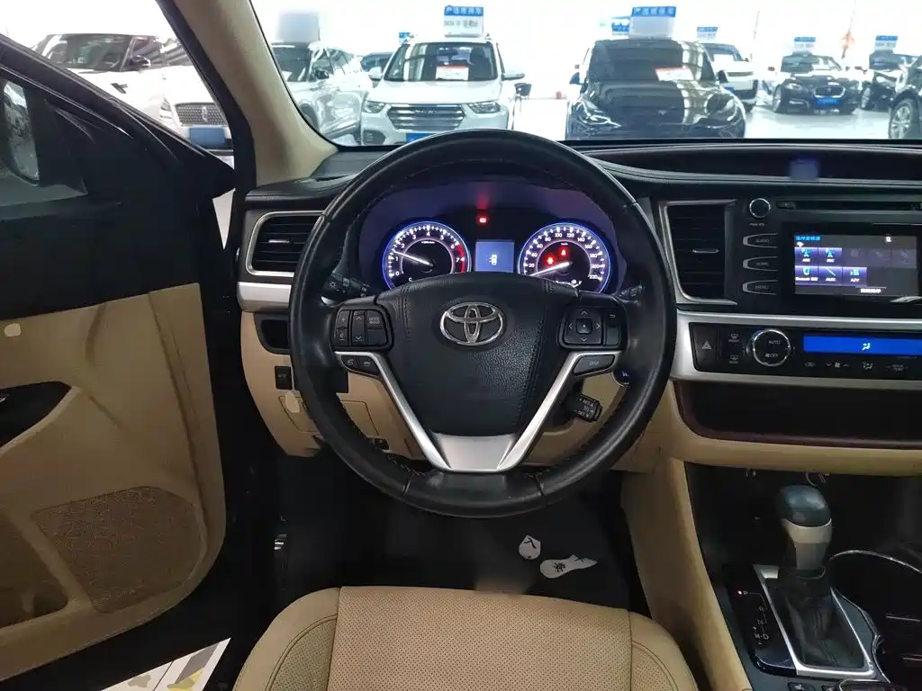Toyota Highlander 2015 2.0T Luxury 7 мест