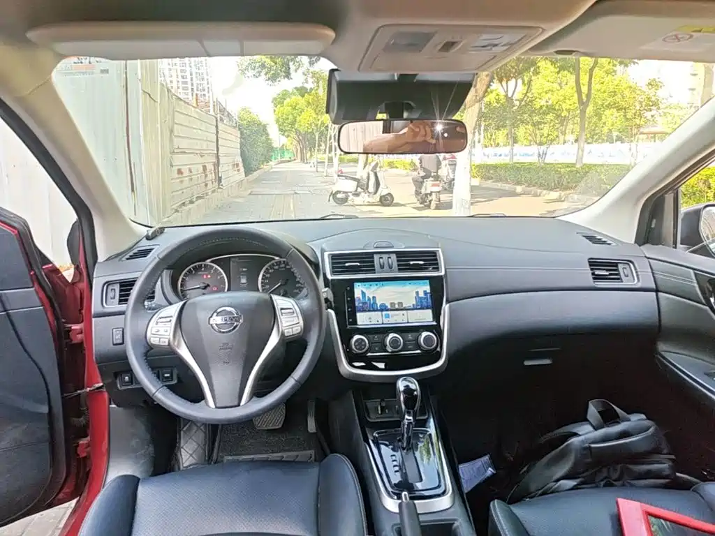 Nissan Tiida — миниатюра 10