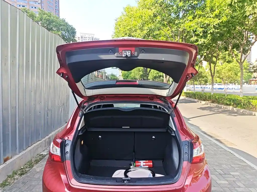 Nissan Tiida — миниатюра 19