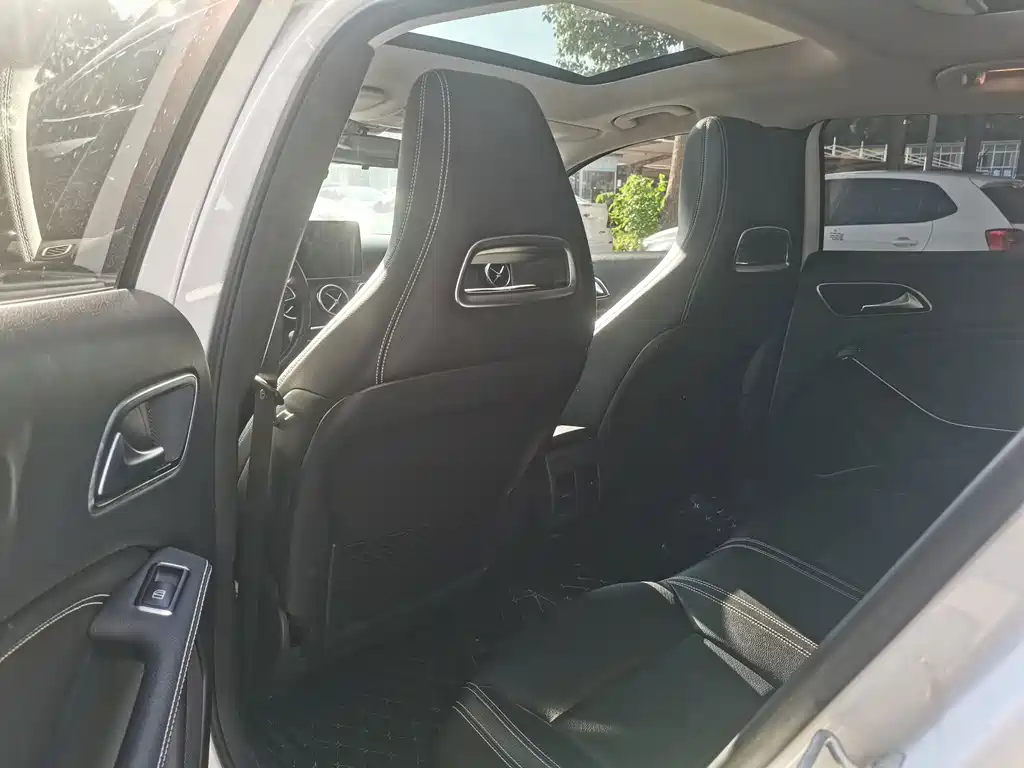Mercedes-Benz GLA — миниатюра 6