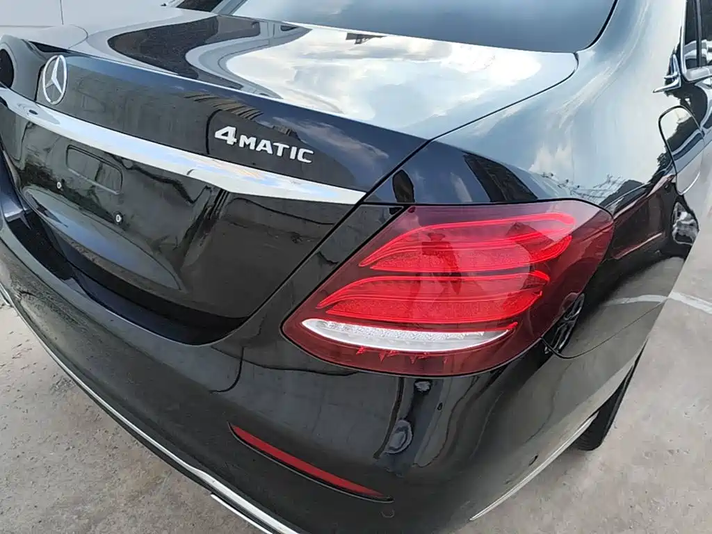 Mercedes-Benz E-Class — миниатюра 8