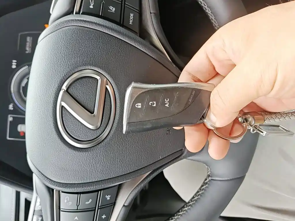 Lexus UX New Energy — миниатюра 13