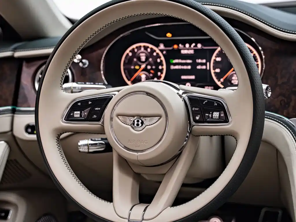 Bentley Flying Spur PHEV — миниатюра 7